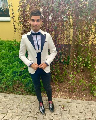 Staň sa aj ty jedným z našich spokojných zákazníkov ✅ Oblek stále dostupný na webe ....