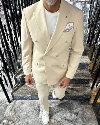 ❗❗❗Novinka❗❗❗ ⚜️ Pánsky krémový dvojradový oblek Zadar Komplet: sako nohavice Model si môžete zakúpiť na e-shope 🔰...